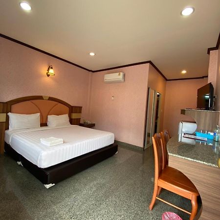 Soda Resort Kamphaeng Phet Exteriör bild