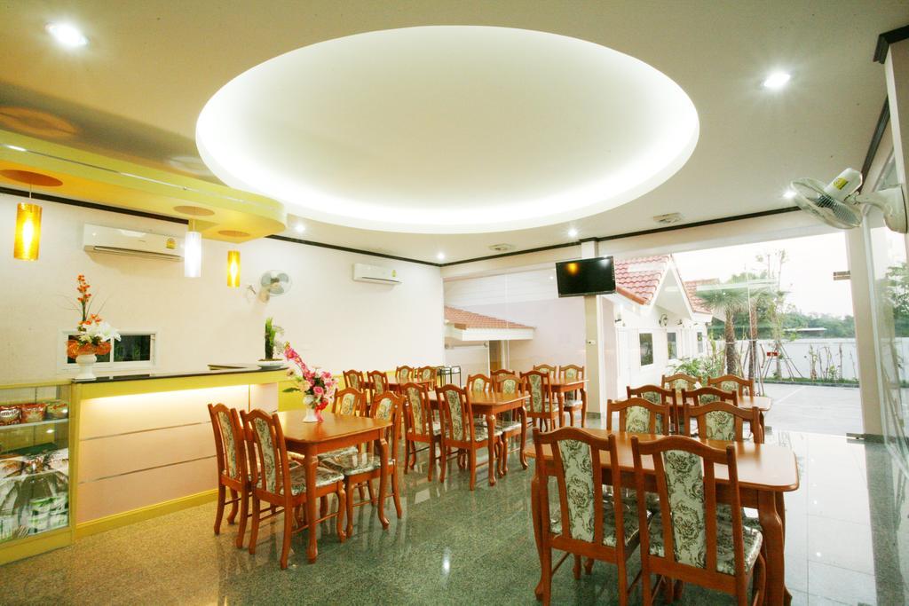 Soda Resort Kamphaeng Phet Exteriör bild