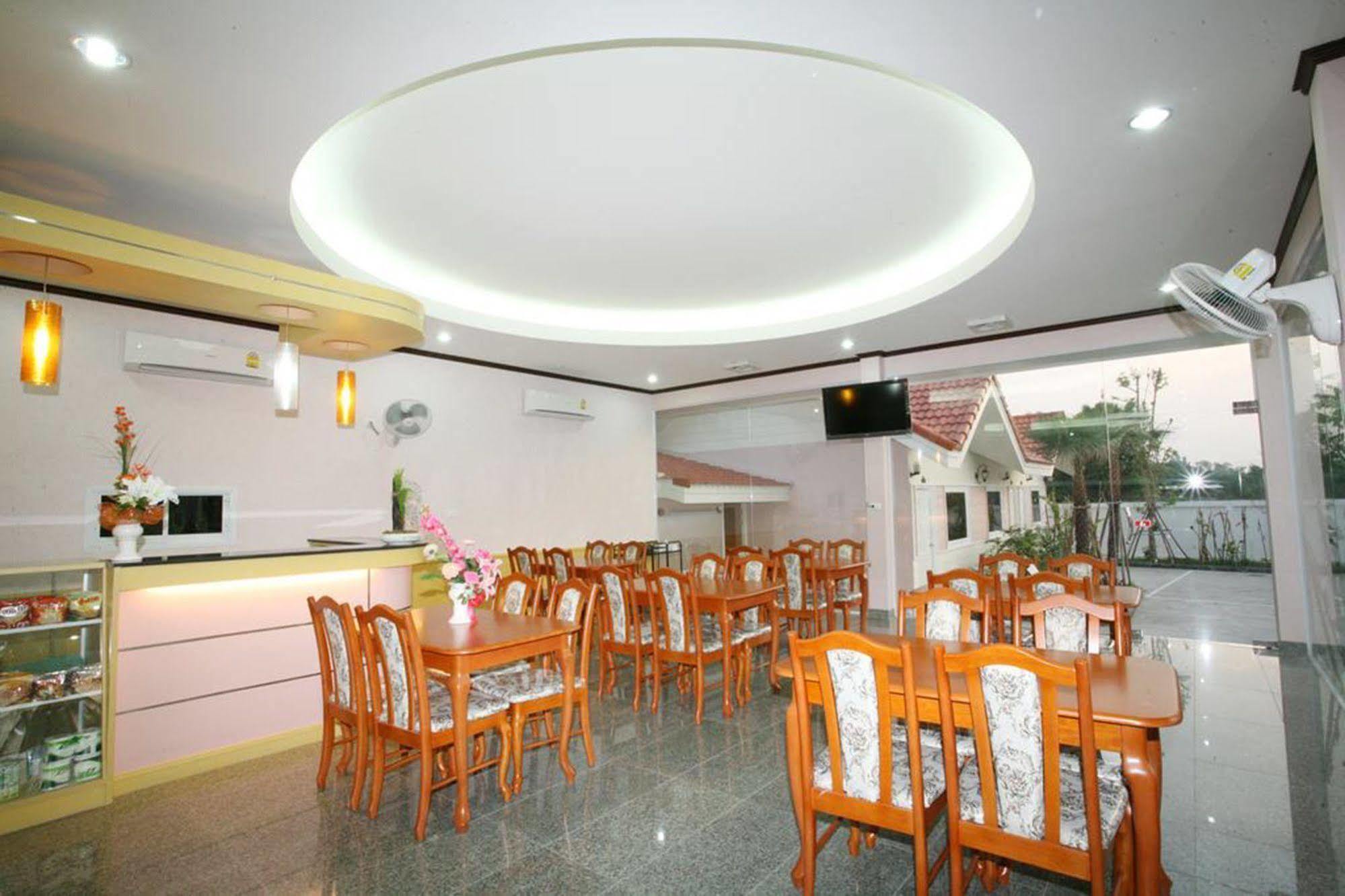 Soda Resort Kamphaeng Phet Exteriör bild