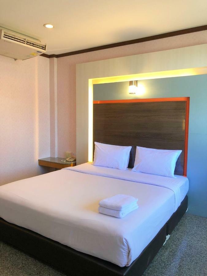 Soda Resort Kamphaeng Phet Exteriör bild