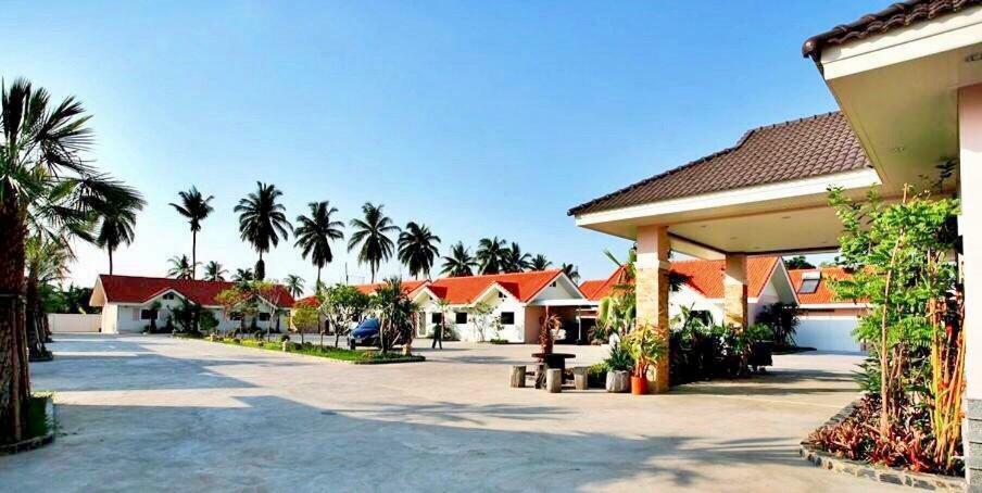 Soda Resort Kamphaeng Phet Exteriör bild