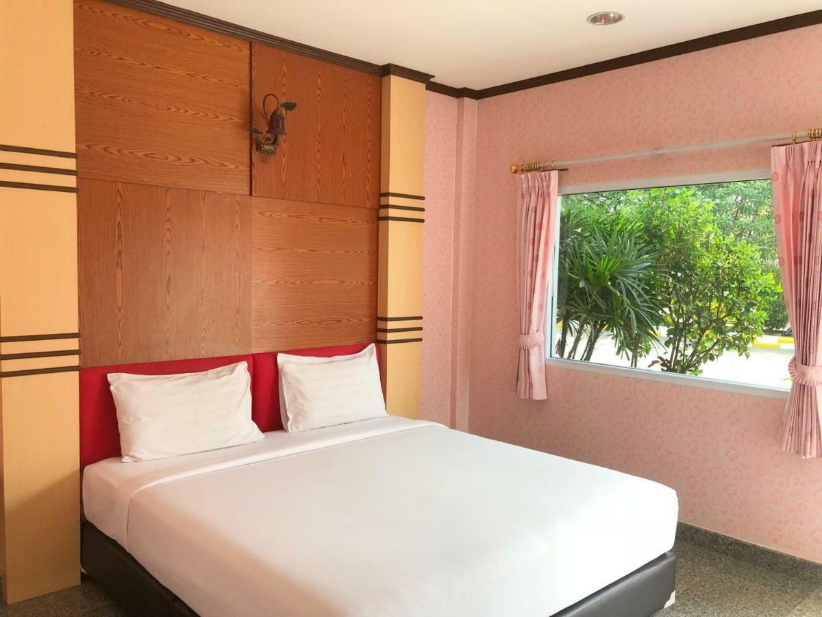 Soda Resort Kamphaeng Phet Exteriör bild